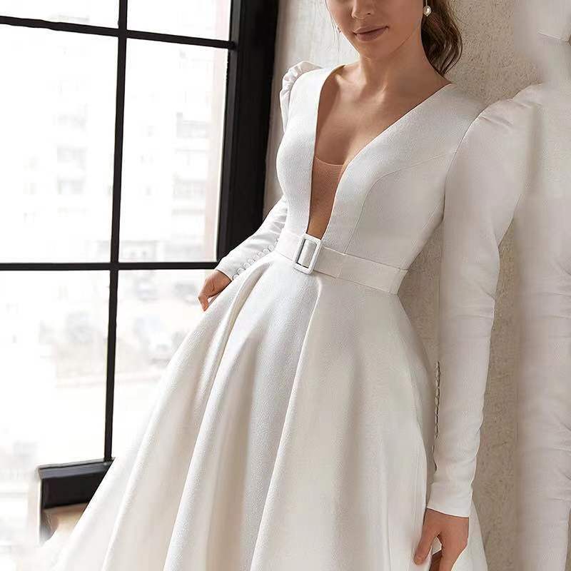 Ladies Style White Dress Satin Surface Was Thin and High French