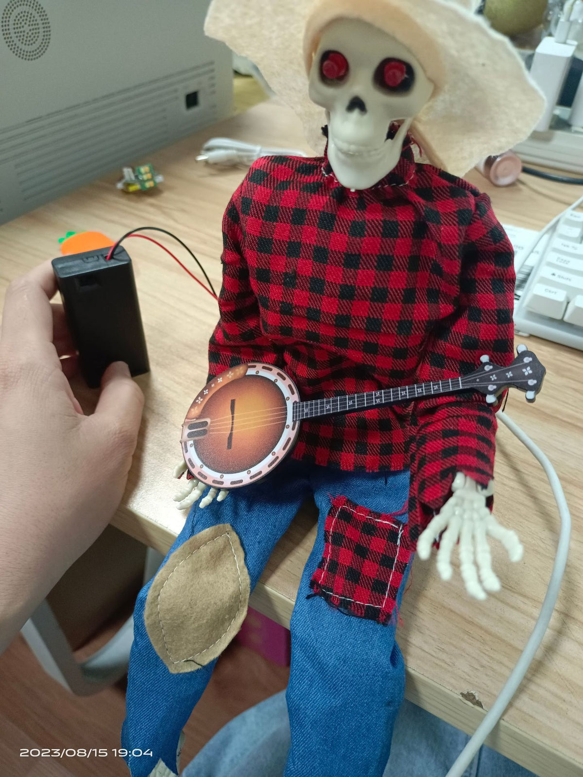 Halloween Banjo Skeleton Decoration - Sitting Skeleton Musician Prop