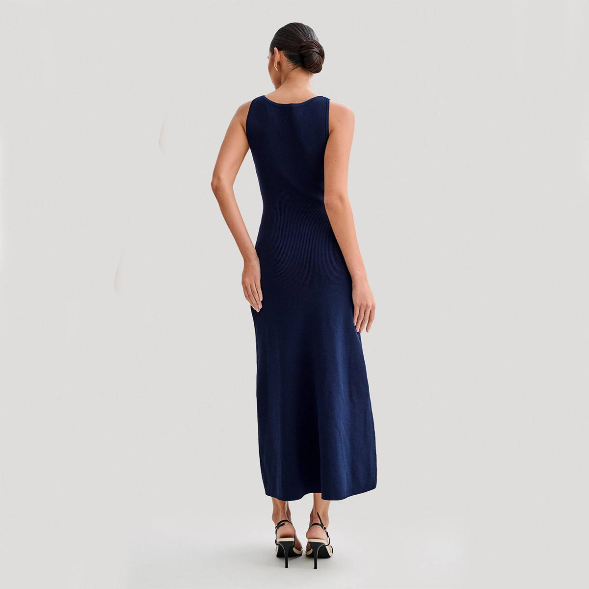 Elegant Knitted Sleeveless Dress with Single Breast Fashion Slim