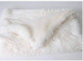 Soft Flannel Pet Blanket - Warm Dog & Cat Mat for All Seasons, 3 Sizes