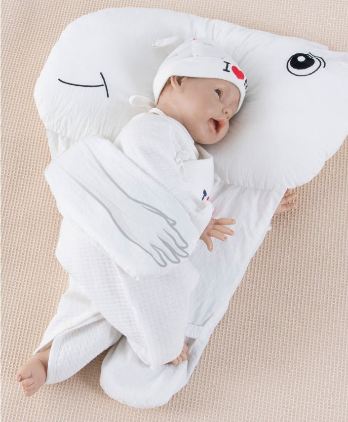 White dinosaur-shaped breathable baby support pillow with contoured head area and supportive side section, measuring 45 × 26 cm