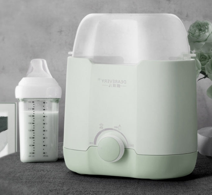 Portable USB baby bottle warmer with a 2000 mAh rechargeable battery, available in green and pink for gradual milk warming and heat preservation.