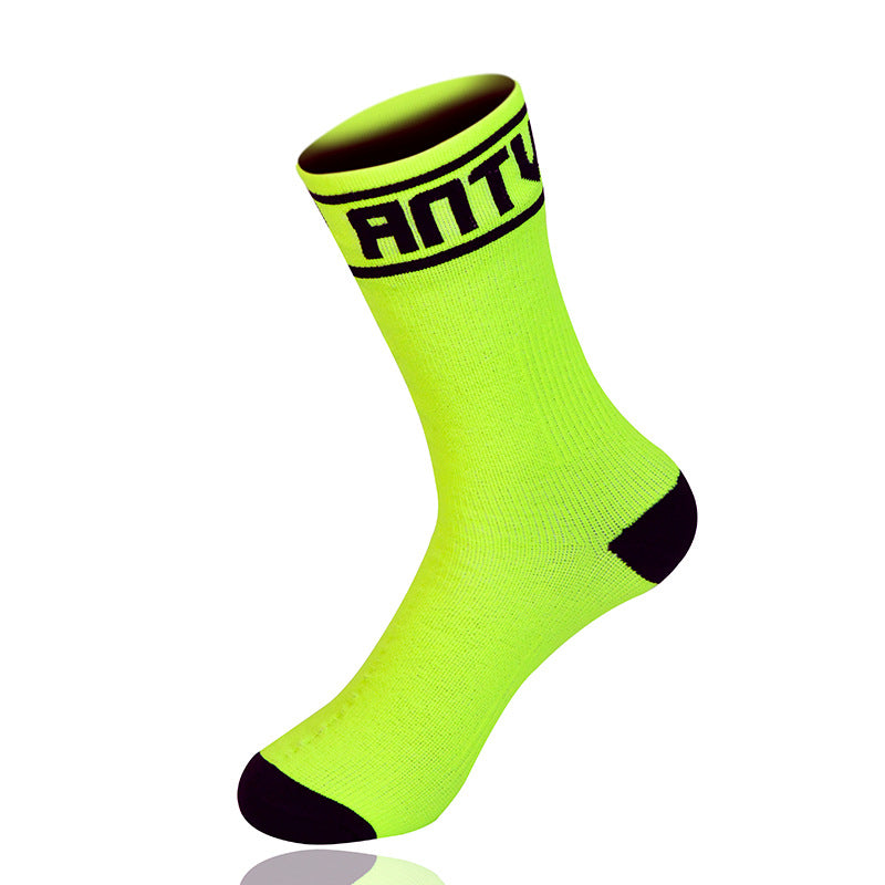 Unisex three-layer outdoor sports socks with a waterproof breathable membrane, nylon exterior and bamboo-rayon-blend lining in six colours.