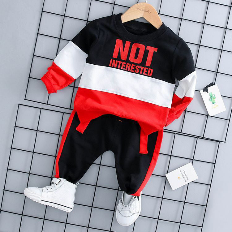 Boys’ long-sleeve two-piece outfit with a matching top and full-length trousers, available in five colour combinations.