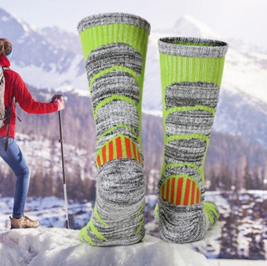 Breathable high-tube cotton mountaineering and ski socks available in dark blue, green, rose red, dark grey, black, purple and yellow
