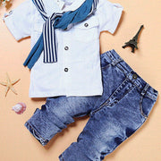 White short-sleeve boys’ casual outfit made with 56% cotton and available in height-based sizes from 85 to 120 cm.