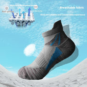 Women’s short-tube jogging socks with terry cushioning, sweat-absorbing fabric and colourful athletic design